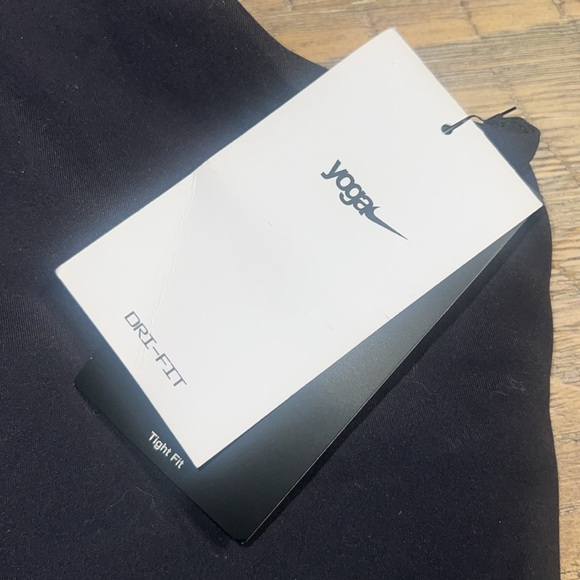 Nike Yoga Dri-FIT LuxeWomen's Tank-  Brand New With Tags - Picture 4 of 7